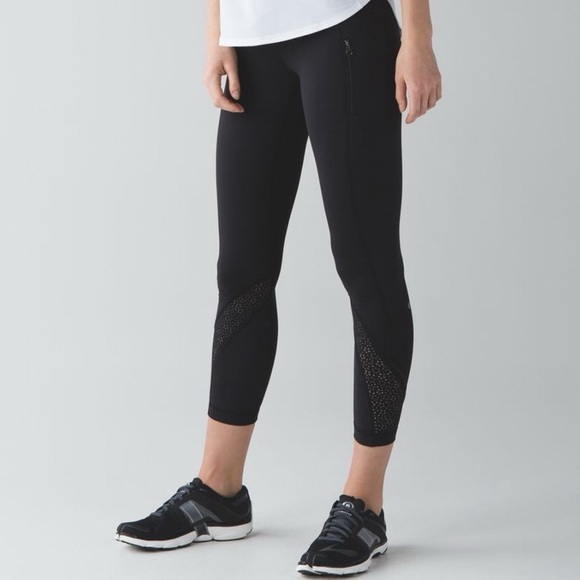 Lululemon Inspire Tight Black Laser Cut 7/8 Leggings - Size 4 - Picture 1 of 16
